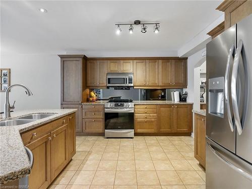 39 Hunter Way, Brantford, ON - Indoor Photo Showing Kitchen With Double Sink