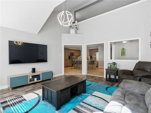 39 Hunter Way, Brantford, ON - Indoor Photo Showing Living Room