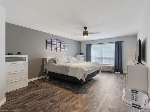 39 Hunter Way, Brantford, ON - Indoor Photo Showing Bedroom