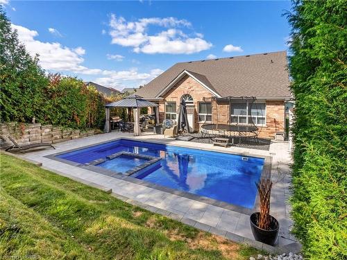 39 Hunter Way, Brantford, ON - Outdoor With In Ground Pool