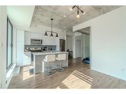 706-7 Erie Avenue, Brantford, ON - Indoor Photo Showing Kitchen With Upgraded Kitchen