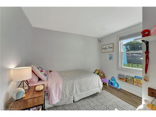 289 Marlborough Street, Brantford, ON - Indoor Photo Showing Bedroom