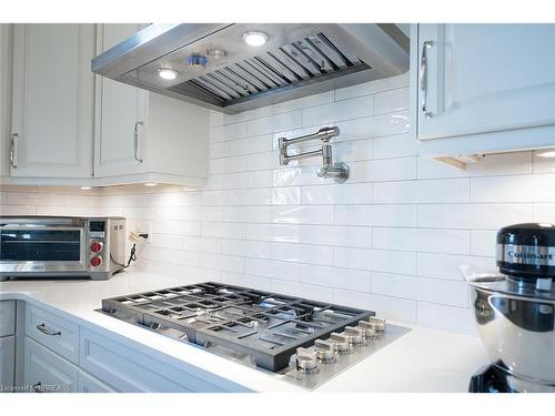 21 Tedley Boulevard, Brantford, ON - Indoor Photo Showing Kitchen With Upgraded Kitchen