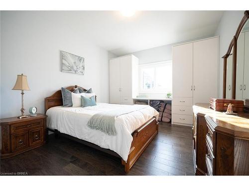 21 Tedley Boulevard, Brantford, ON - Indoor Photo Showing Bedroom