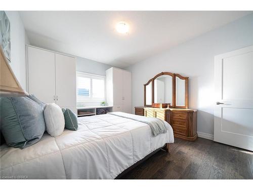 21 Tedley Boulevard, Brantford, ON - Indoor Photo Showing Bedroom