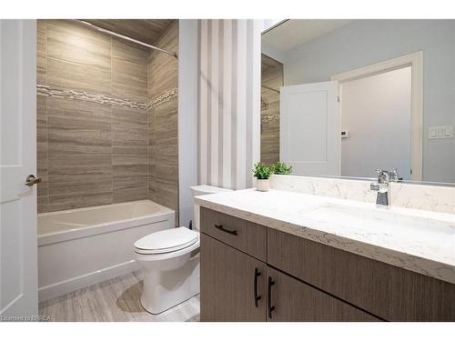 21 Tedley Boulevard, Brantford, ON - Indoor Photo Showing Bathroom