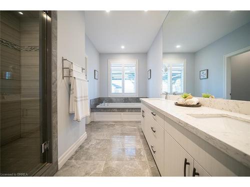 21 Tedley Boulevard, Brantford, ON - Indoor Photo Showing Bathroom