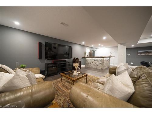 21 Tedley Boulevard, Brantford, ON - Indoor Photo Showing Living Room