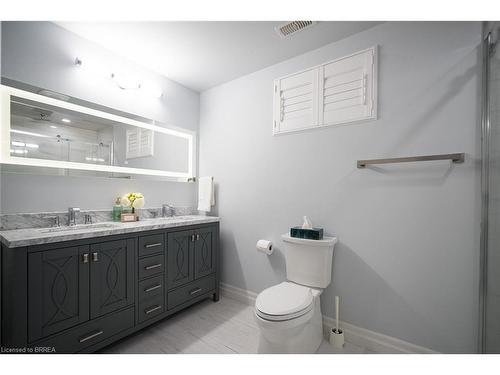 21 Tedley Boulevard, Brantford, ON - Indoor Photo Showing Bathroom