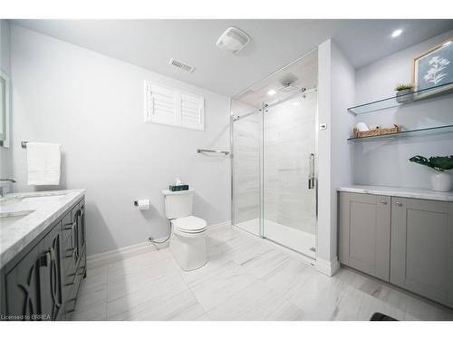 21 Tedley Boulevard, Brantford, ON - Indoor Photo Showing Bathroom