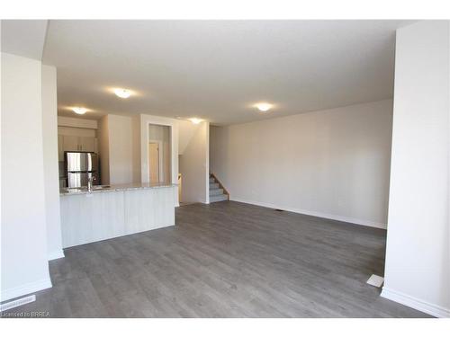 131-677 Park Road N, Brantford, ON - Indoor Photo Showing Kitchen