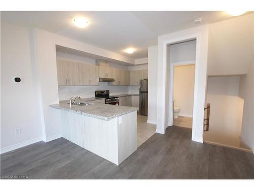 131-677 Park Road N, Brantford, ON - Indoor Photo Showing Kitchen