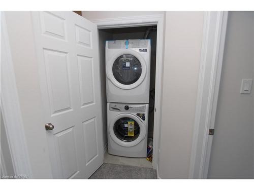 131-677 Park Road N, Brantford, ON - Indoor Photo Showing Laundry Room