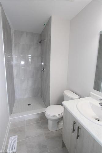 131-677 Park Road N, Brantford, ON - Indoor Photo Showing Bathroom