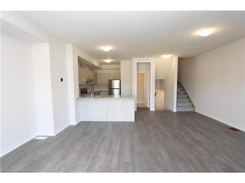 131-677 Park Road N, Brantford, ON - Indoor Photo Showing Kitchen