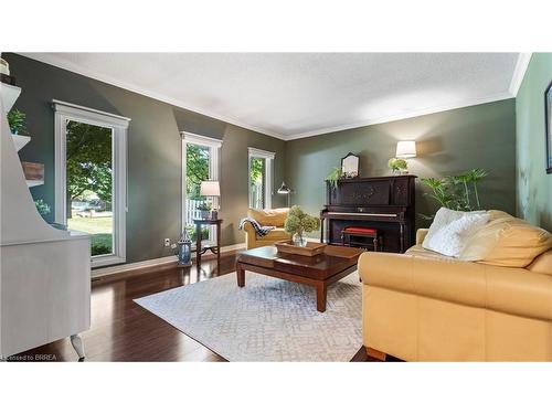 14 Pinewood Drive, Brantford, ON - Indoor Photo Showing Living Room