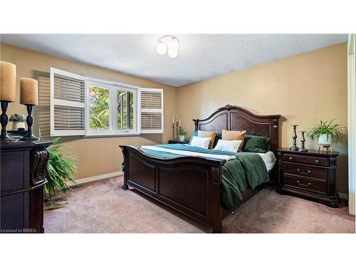 14 Pinewood Drive, Brantford, ON - Indoor Photo Showing Bedroom