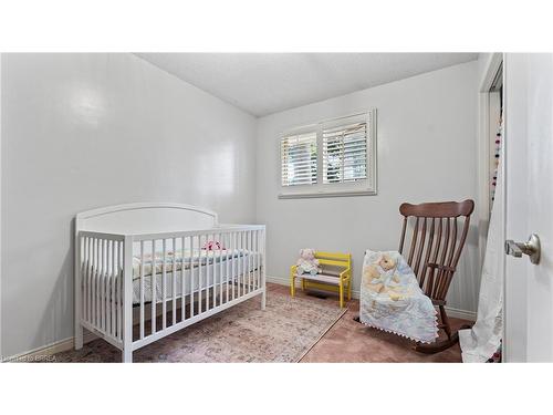 14 Pinewood Drive, Brantford, ON - Indoor Photo Showing Bedroom