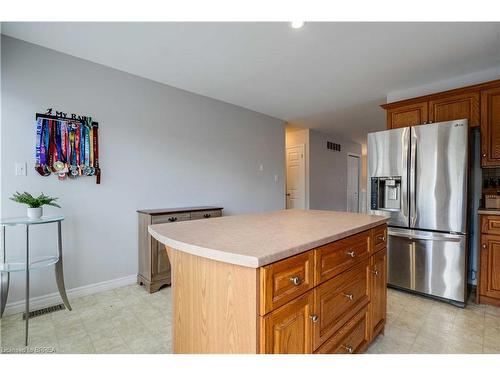 105 Donegal Drive, Brantford, ON - Indoor Photo Showing Kitchen