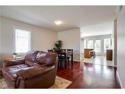 105 Donegal Drive, Brantford, ON - Indoor Photo Showing Living Room