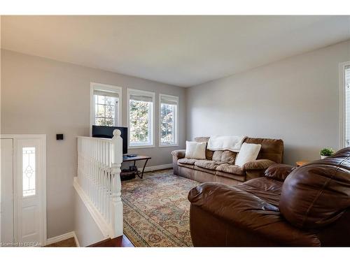 105 Donegal Drive, Brantford, ON - Indoor Photo Showing Living Room