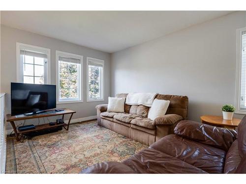 105 Donegal Drive, Brantford, ON - Indoor Photo Showing Living Room