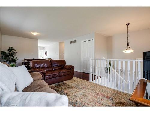 105 Donegal Drive, Brantford, ON - Indoor Photo Showing Living Room