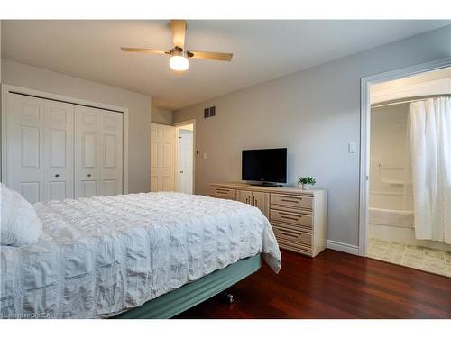 105 Donegal Drive, Brantford, ON - Indoor Photo Showing Bedroom