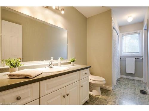 105 Donegal Drive, Brantford, ON - Indoor Photo Showing Bathroom