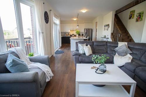 8 Turnbull Drive, Brantford, ON - Indoor Photo Showing Living Room