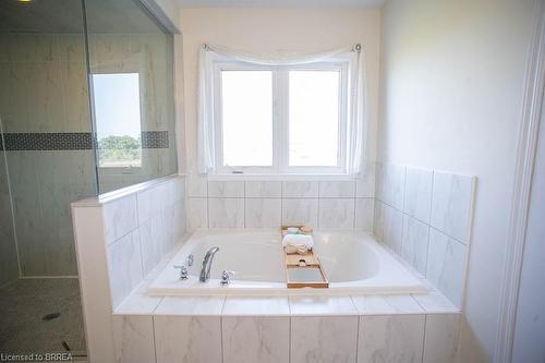 8 Turnbull Drive, Brantford, ON - Indoor Photo Showing Bathroom