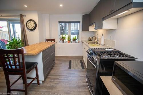 8 Turnbull Drive, Brantford, ON - Indoor Photo Showing Kitchen