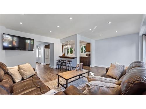 71 Garden Crescent, Paris, ON - Indoor Photo Showing Living Room