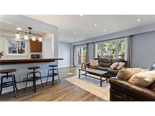 71 Garden Crescent, Paris, ON - Indoor Photo Showing Living Room