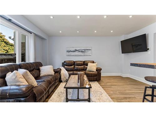 71 Garden Crescent, Paris, ON - Indoor Photo Showing Living Room