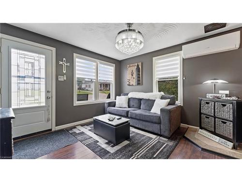 105 William Street, Delhi, ON - Indoor Photo Showing Living Room