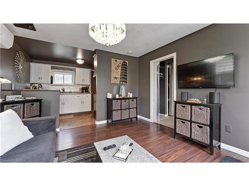 105 William Street, Delhi, ON - Indoor Photo Showing Living Room