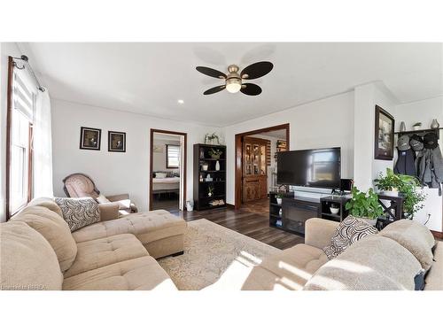 1331 Concession 12 Road, Langton, ON - Indoor Photo Showing Living Room