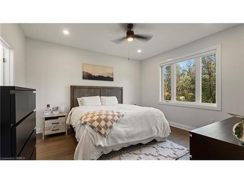 790 South Coast Drive, Peacock Point, ON - Indoor Photo Showing Bedroom