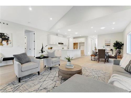 18-242 Mount Pleasant Street, Brantford, ON - Indoor Photo Showing Living Room