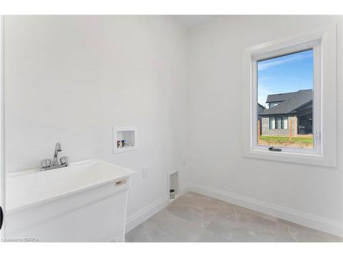 18-242 Mount Pleasant Street, Brantford, ON - Indoor Photo Showing Bathroom