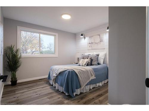 2 Waddington Street, Brantford, ON - Indoor Photo Showing Bedroom