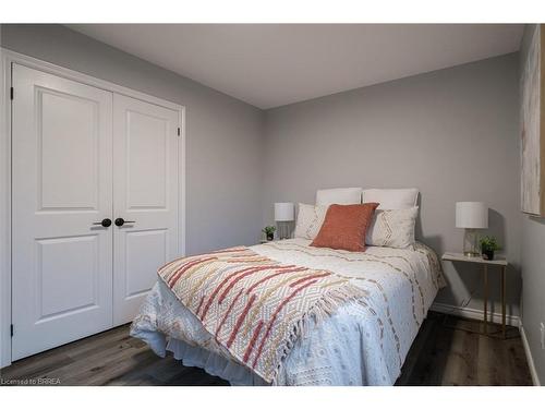 2 Waddington Street, Brantford, ON - Indoor Photo Showing Bedroom