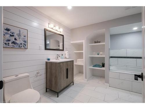 2 Waddington Street, Brantford, ON - Indoor Photo Showing Bathroom