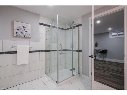 2 Waddington Street, Brantford, ON - Indoor Photo Showing Bathroom