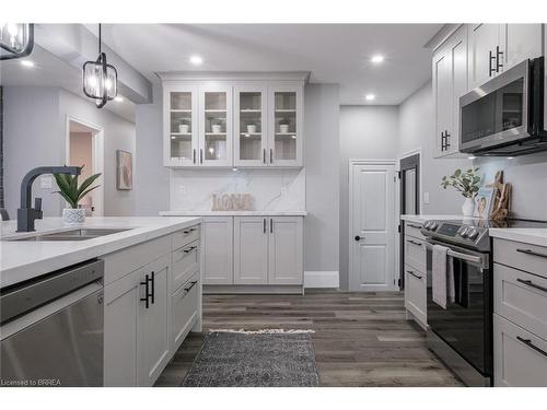 2 Waddington Street, Brantford, ON - Indoor Photo Showing Kitchen With Double Sink With Upgraded Kitchen