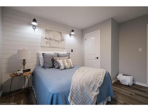 2 Waddington Street, Brantford, ON - Indoor Photo Showing Bedroom