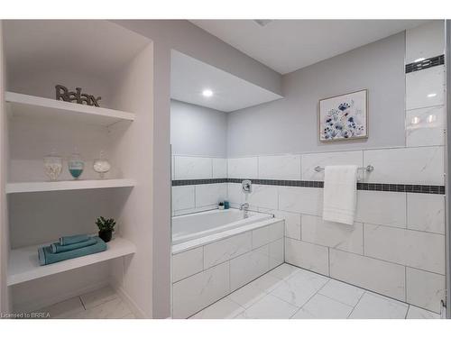 2 Waddington Street, Brantford, ON - Indoor Photo Showing Bathroom