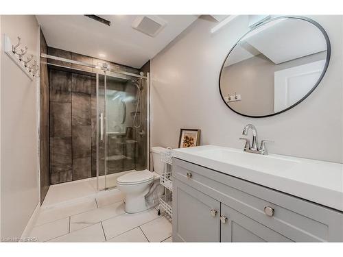 842 Robert Ferrie Drive, Kitchener, ON - Indoor Photo Showing Bathroom