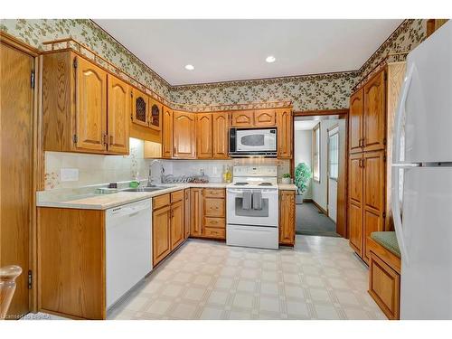 5 Oxford Street E, Drumbo, ON - Indoor Photo Showing Kitchen With Double Sink